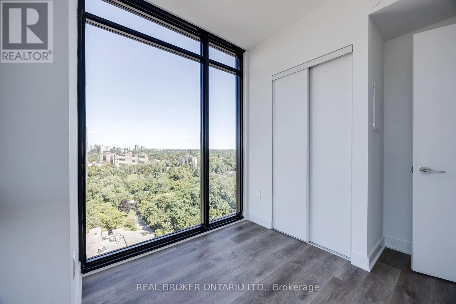 1602 - 86 DUNDAS STREET E