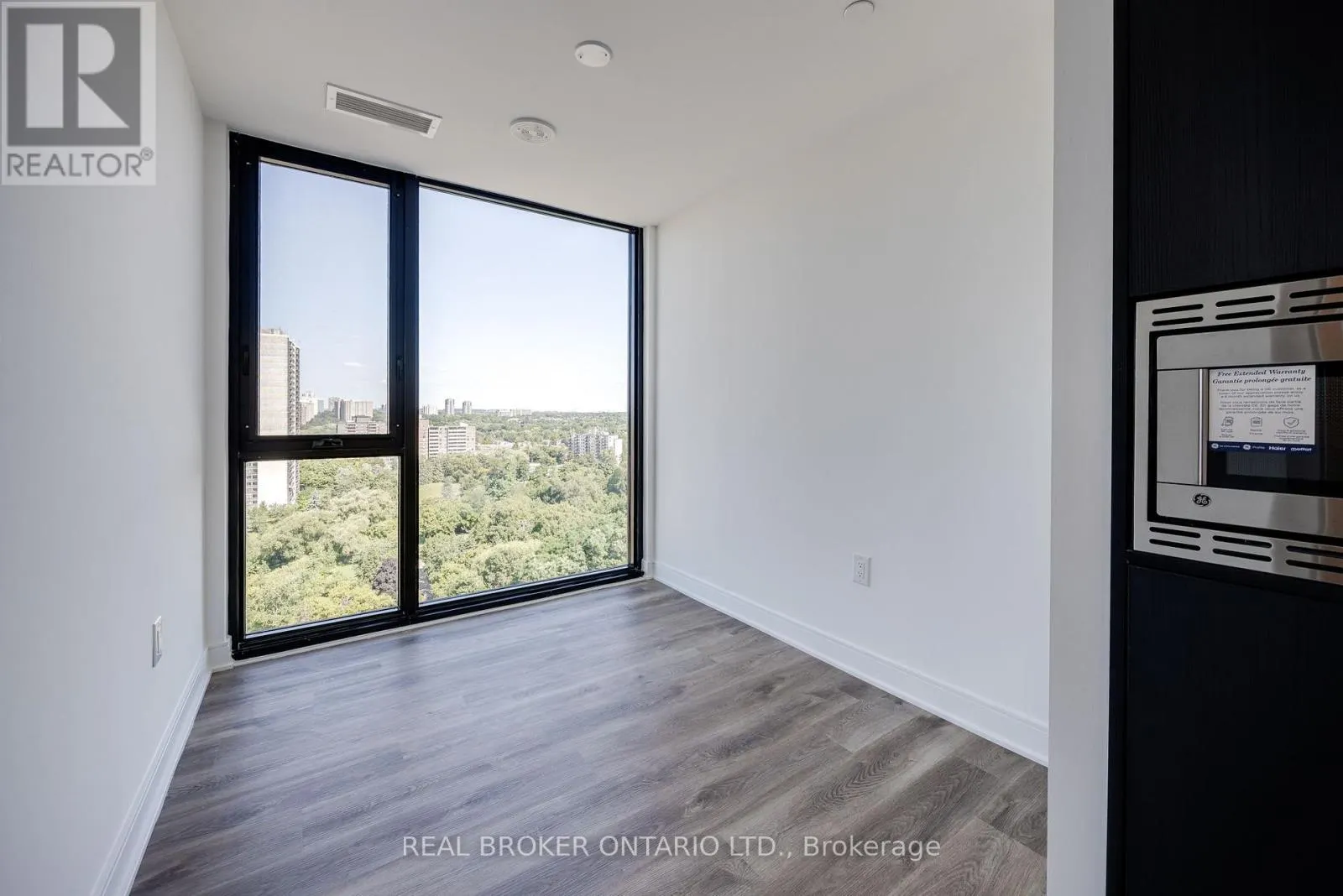 1602 - 86 DUNDAS STREET E