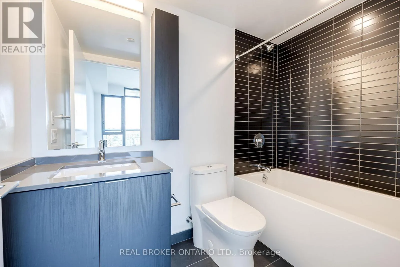 1602 - 86 DUNDAS STREET E