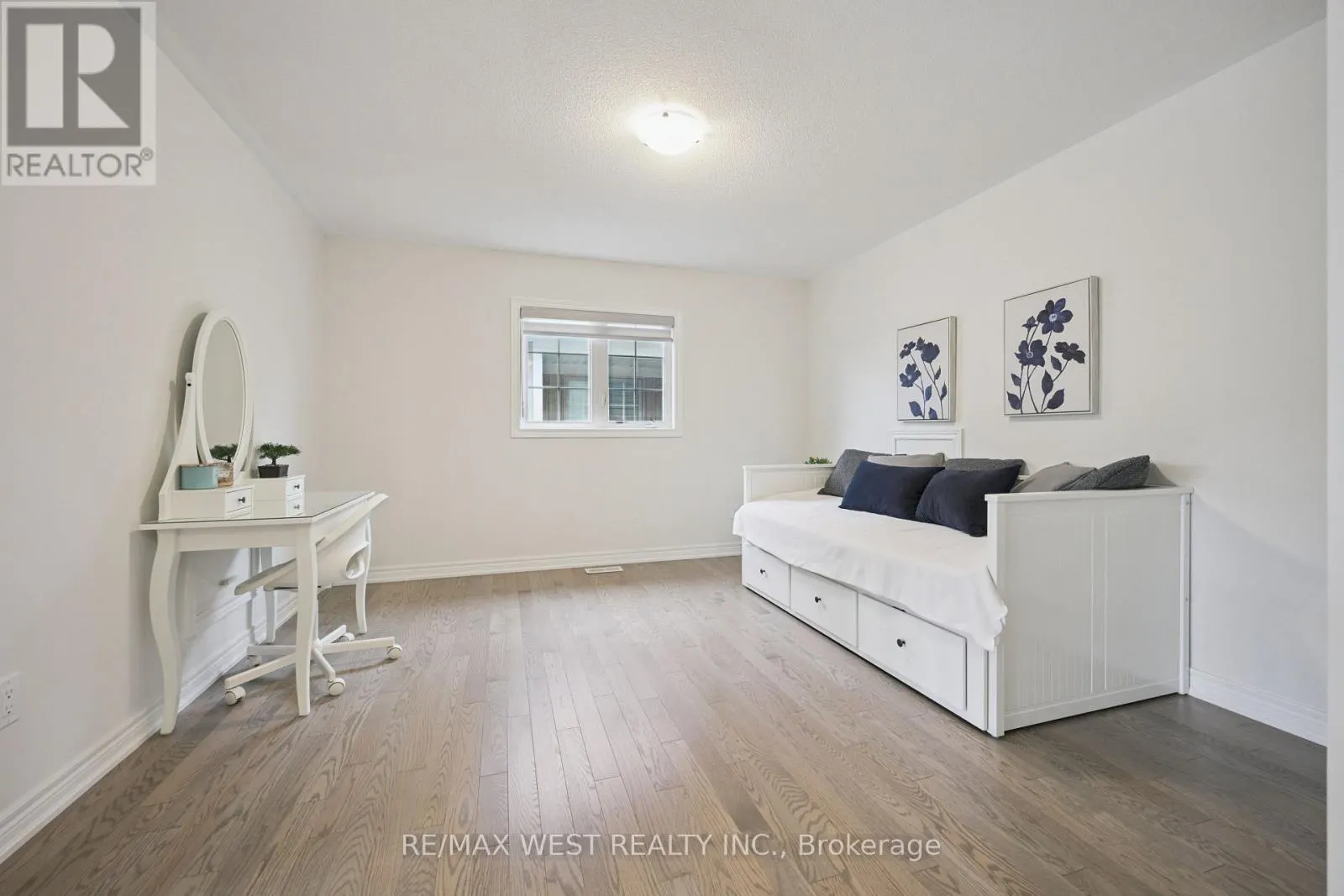 4 CLERMISTON CRESCENT