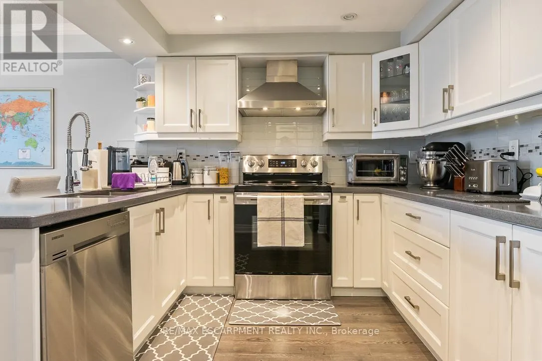 1015 - 1485 LAKESHORE ROAD