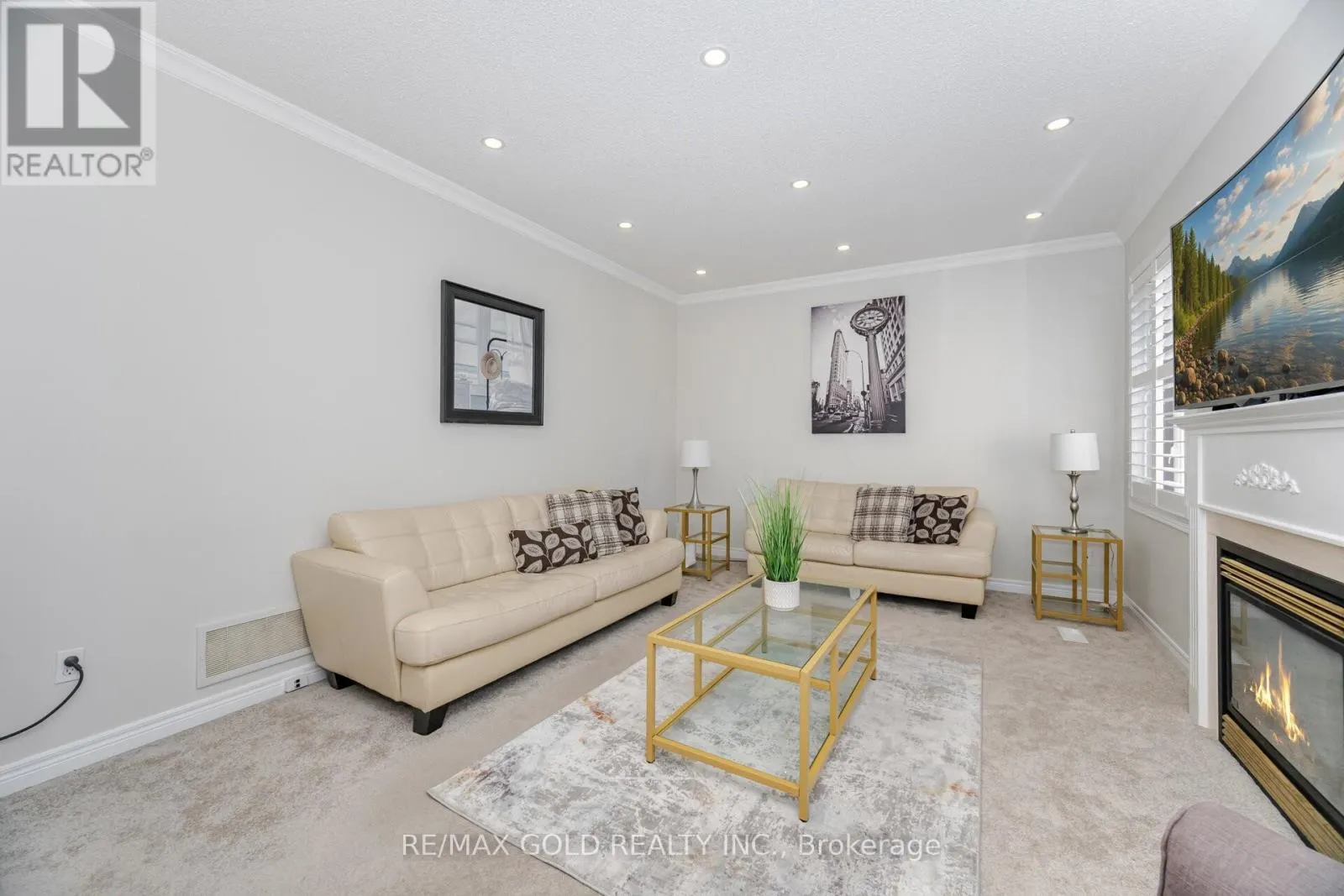 26 FRESHMEADOW STREET