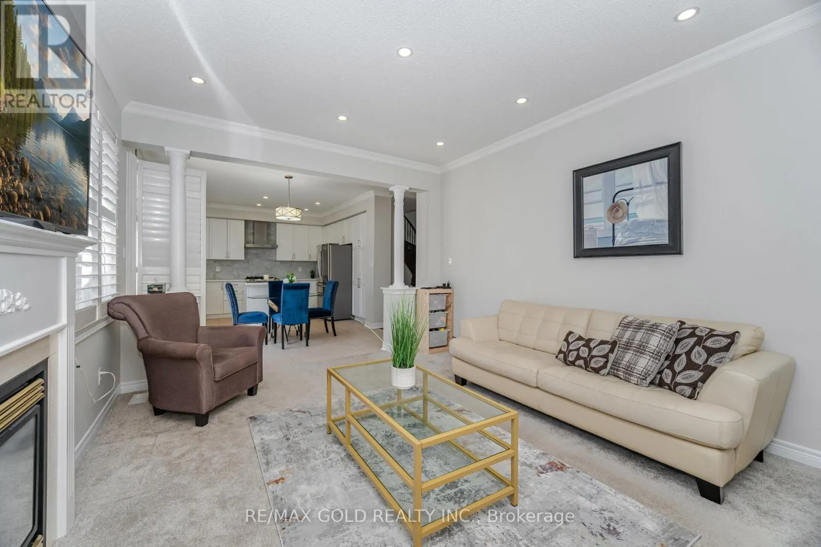 26 FRESHMEADOW STREET