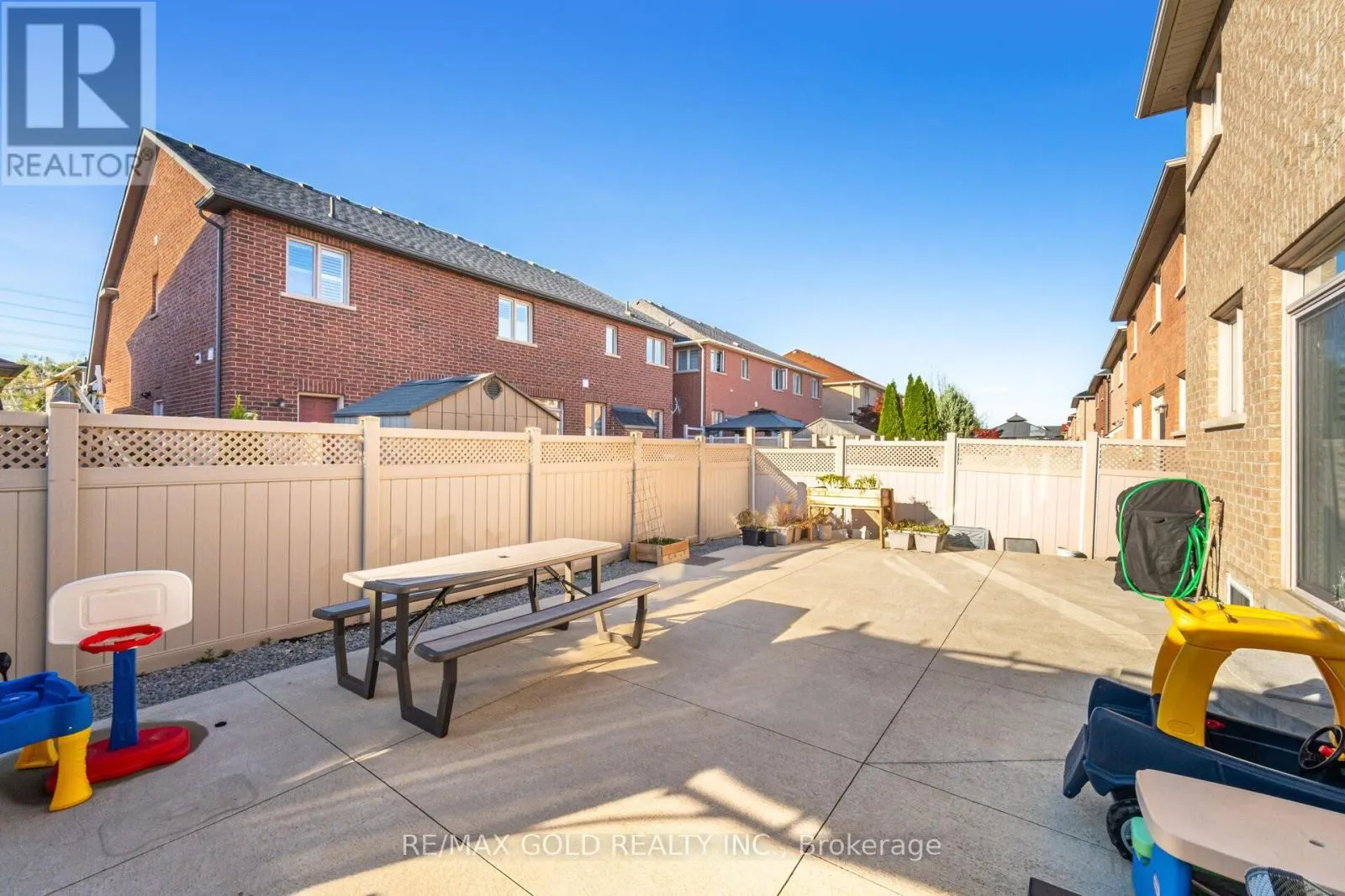 26 FRESHMEADOW STREET