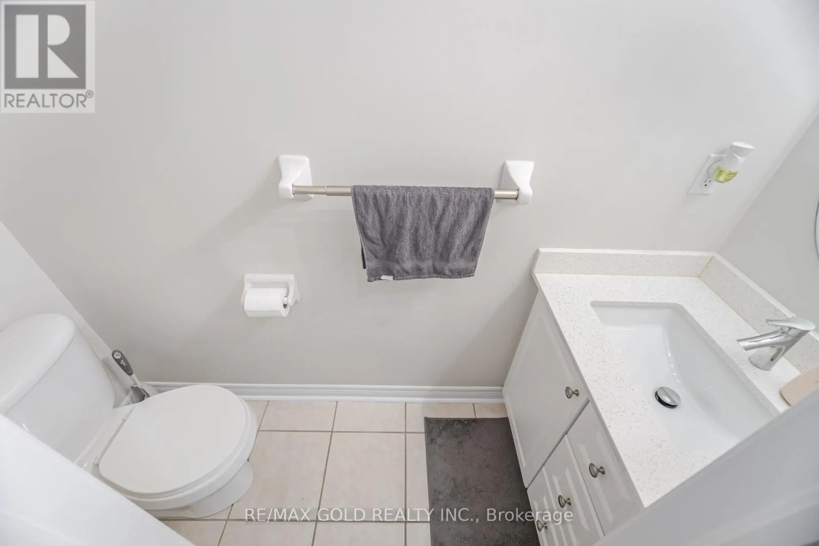 26 FRESHMEADOW STREET