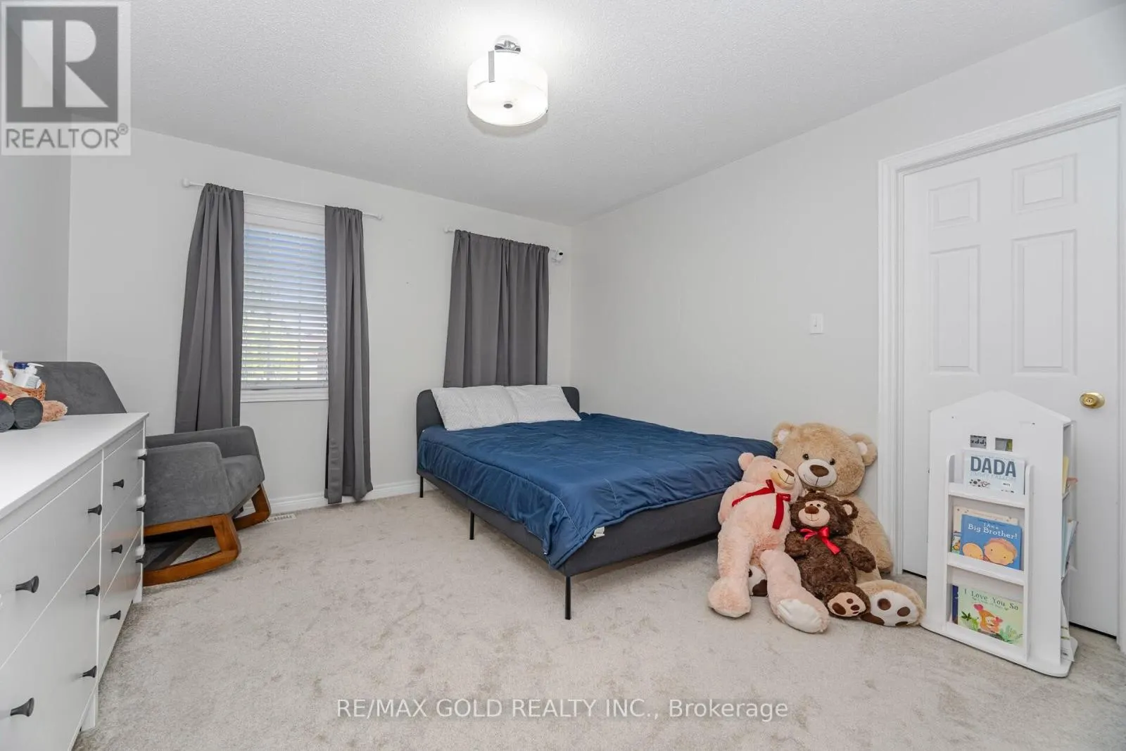 26 FRESHMEADOW STREET