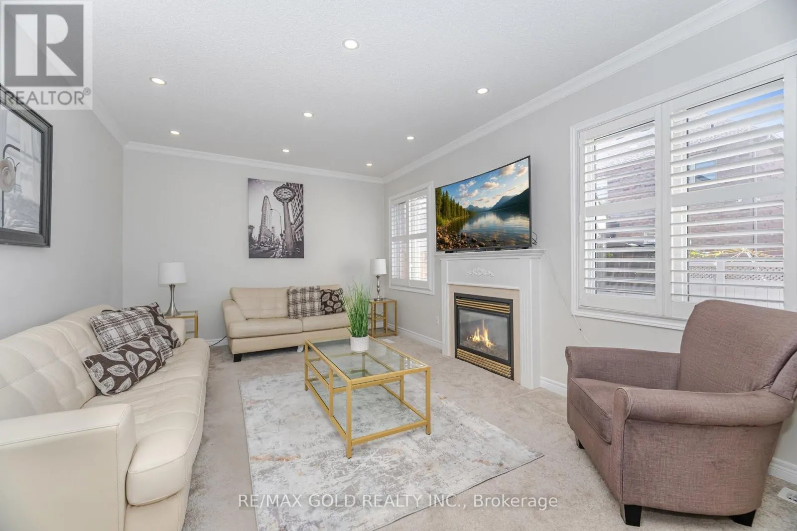 26 FRESHMEADOW STREET