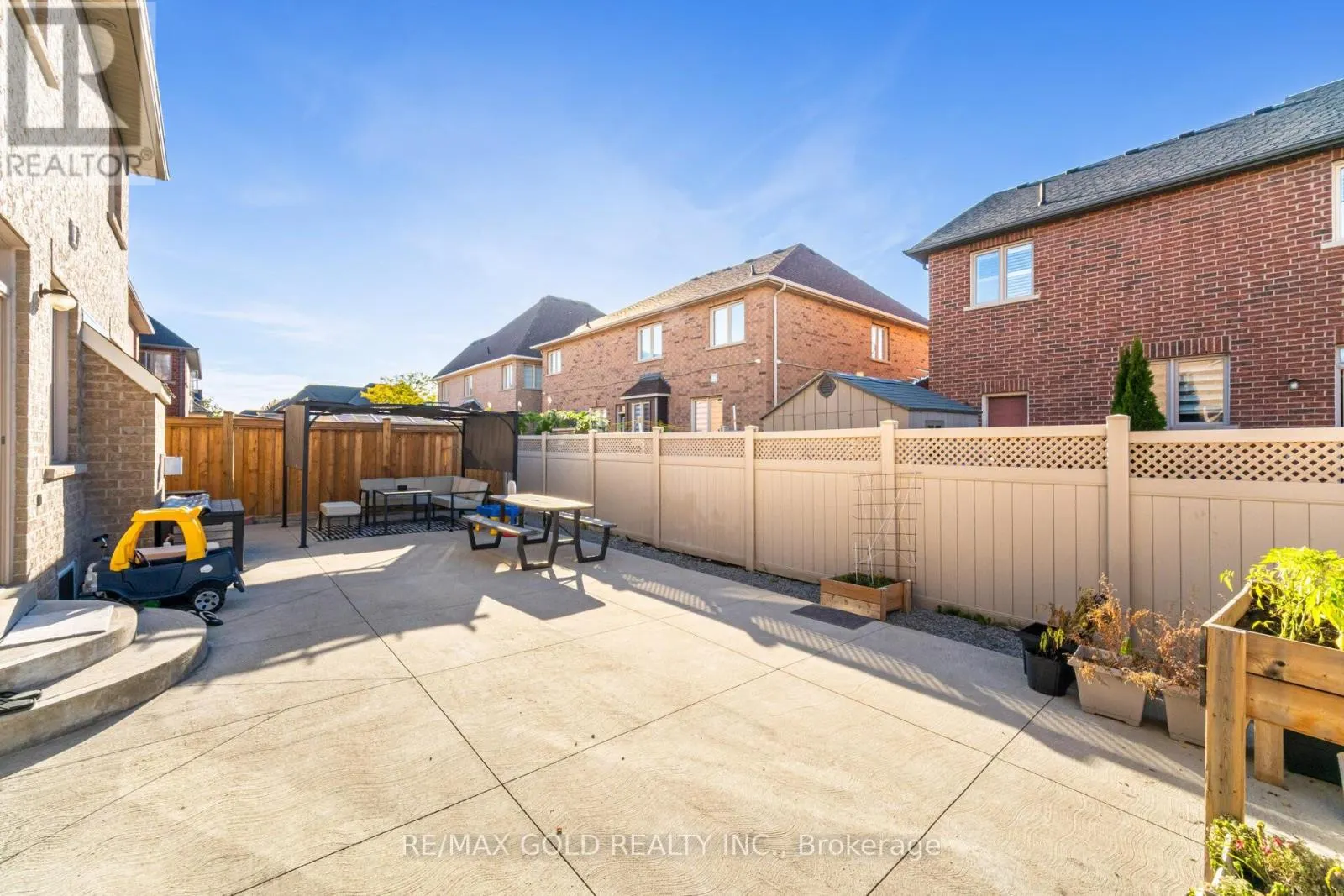 26 FRESHMEADOW STREET