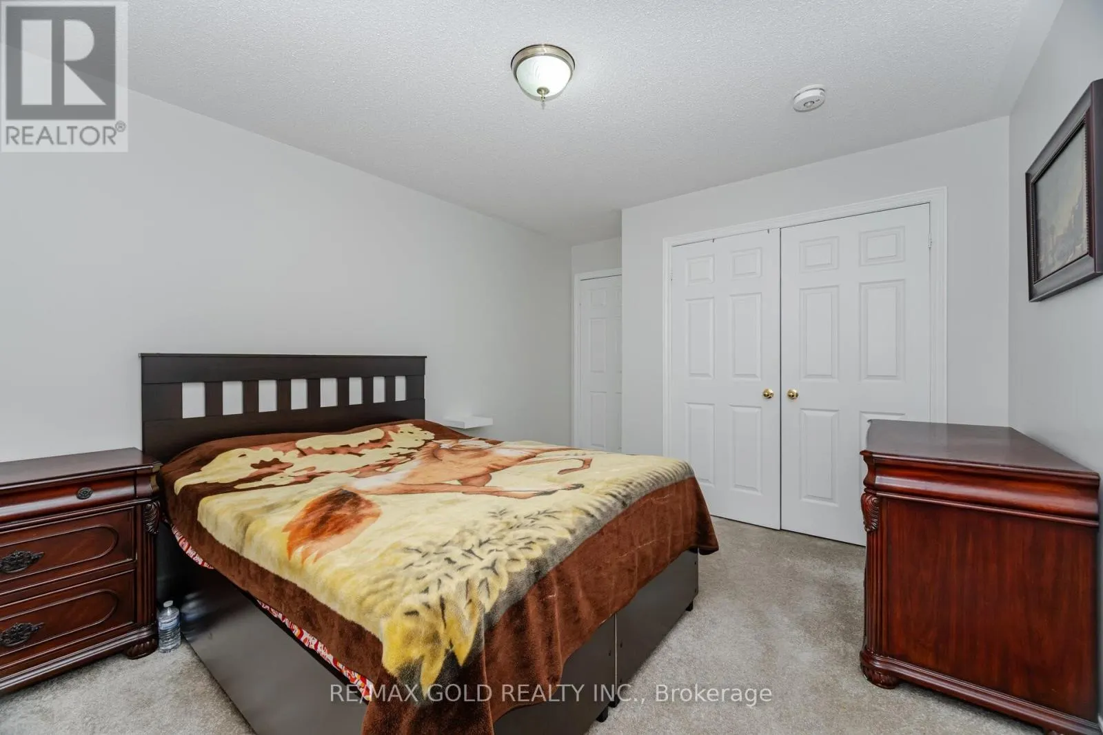 26 FRESHMEADOW STREET