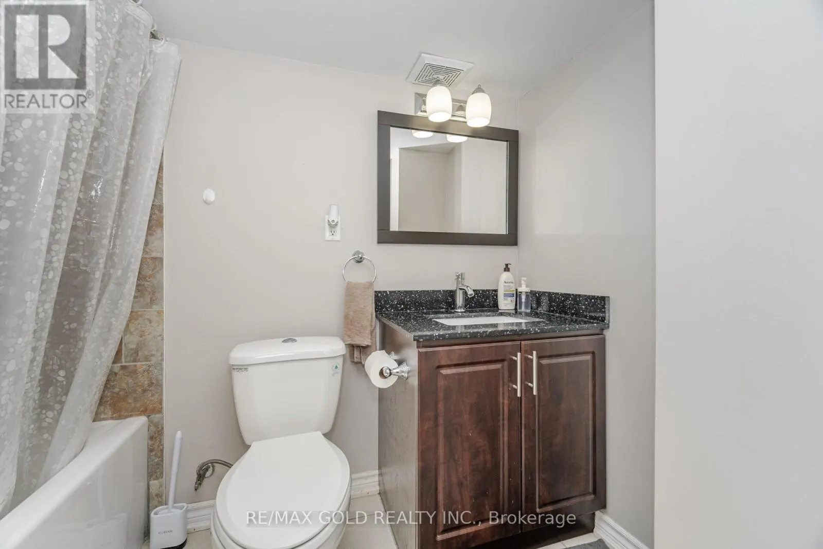 26 FRESHMEADOW STREET