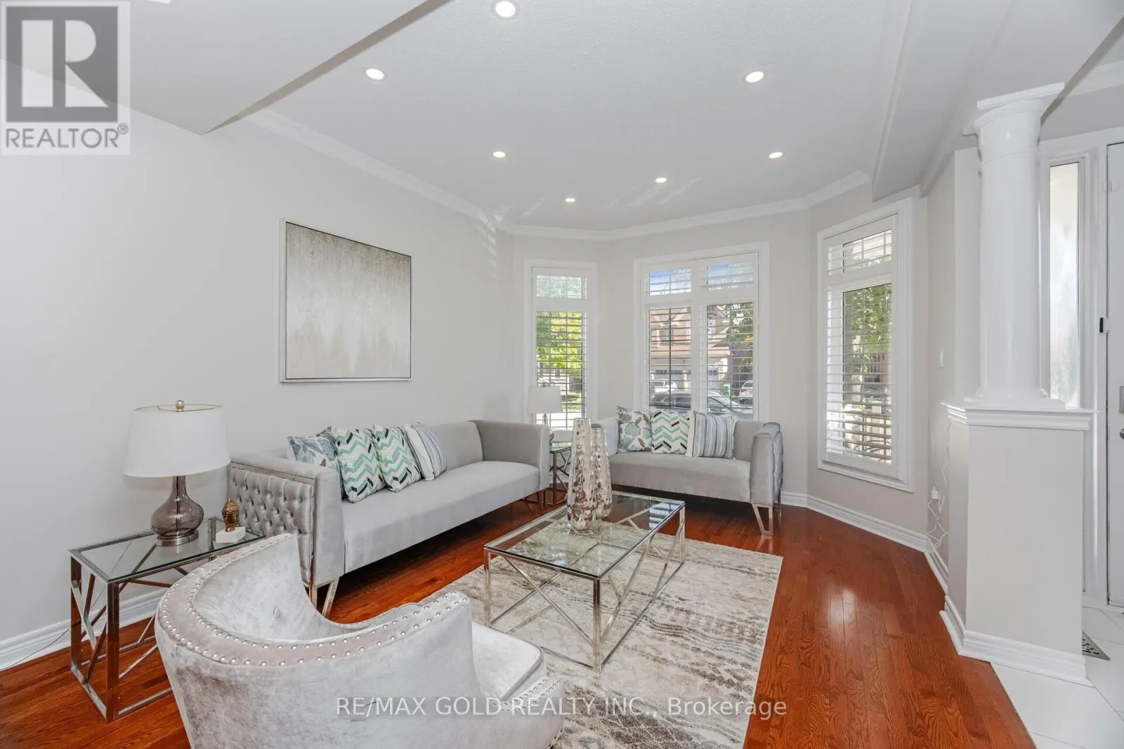 26 FRESHMEADOW STREET