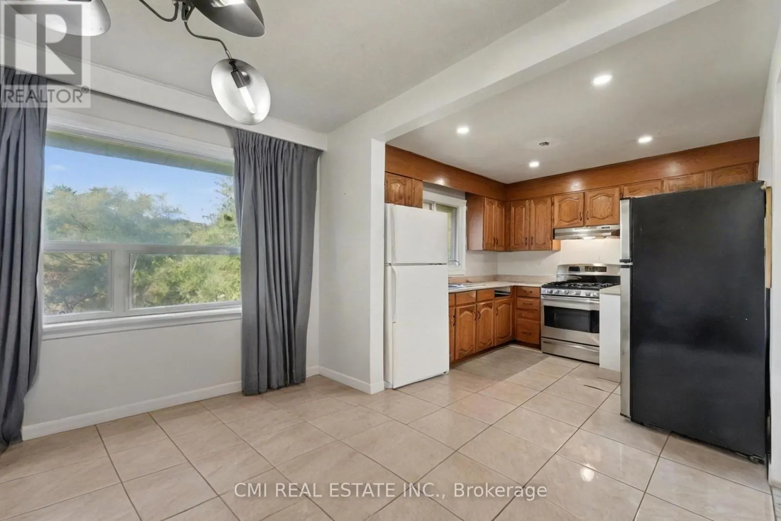 2610 ISLINGTON AVENUE