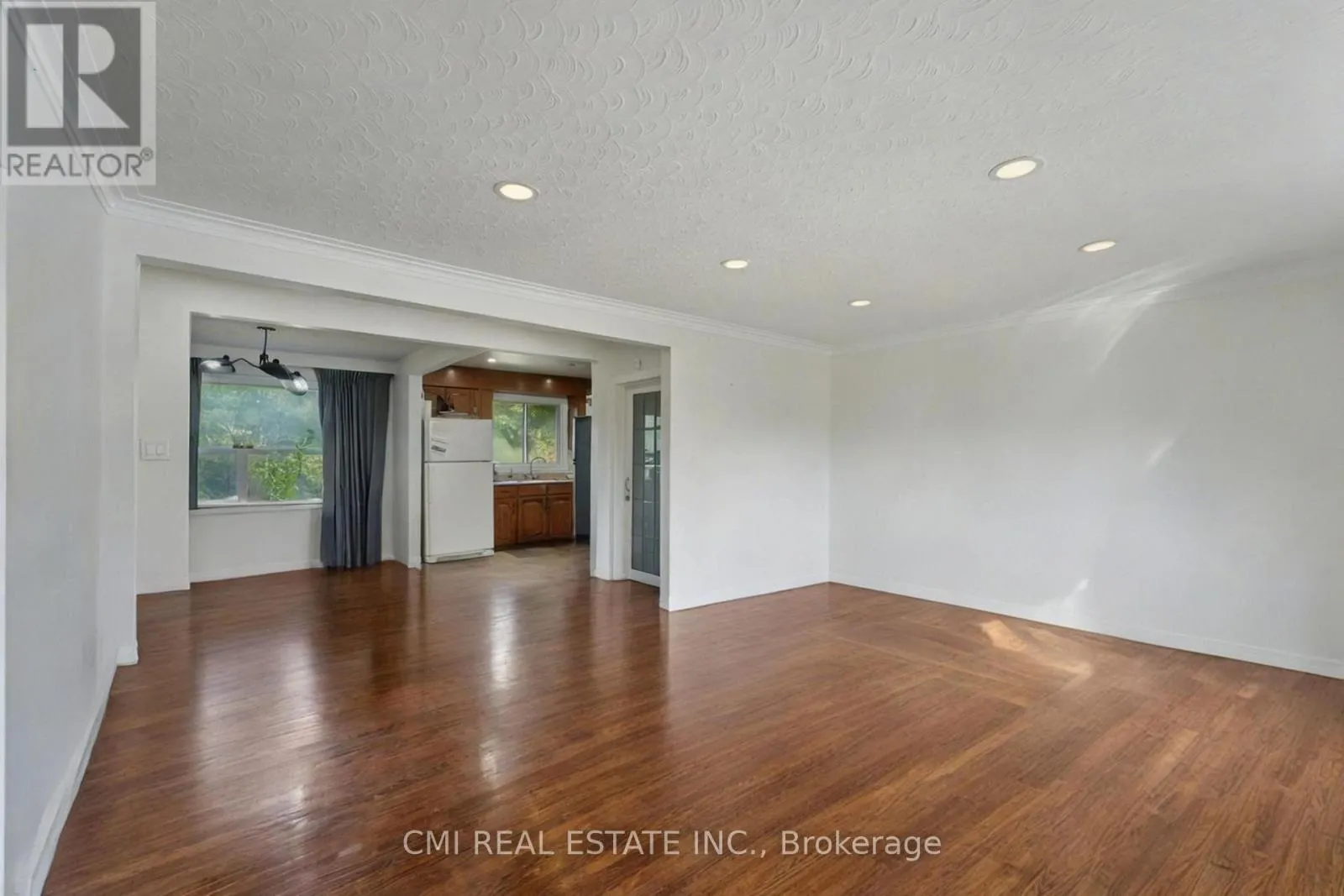 2610 ISLINGTON AVENUE