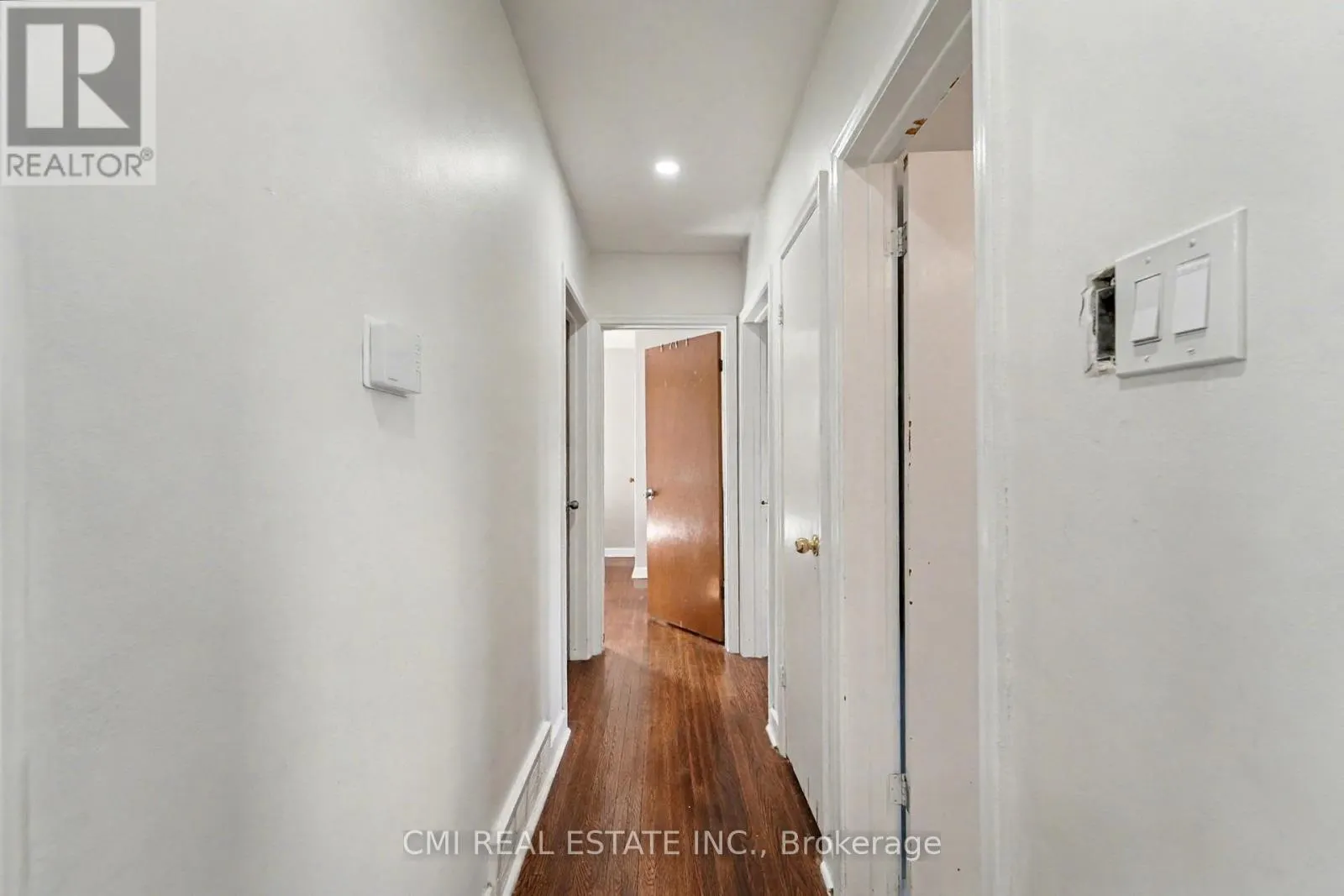 2610 ISLINGTON AVENUE