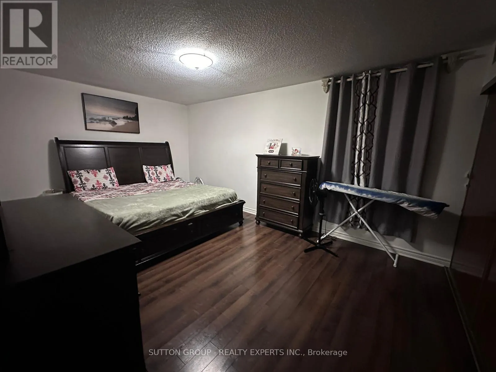 1810 - 21 KNIGHTSBRIDGE ROAD