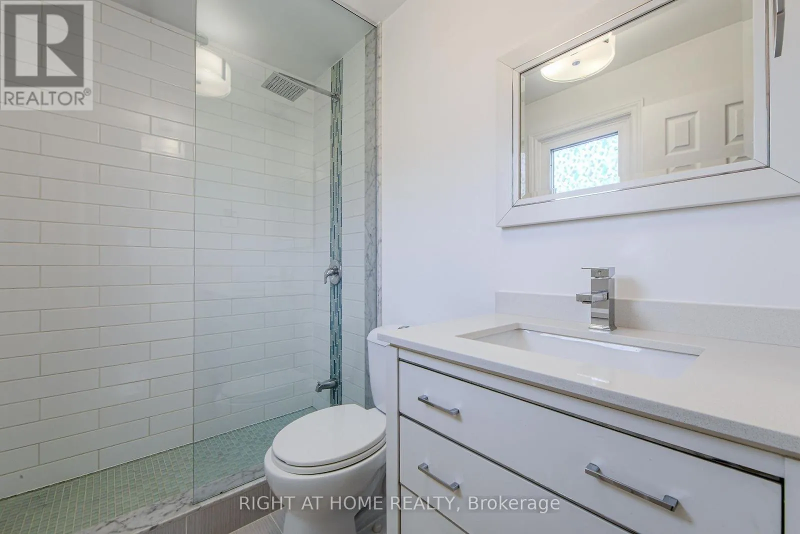 1020 ROXBOROUGH DRIVE