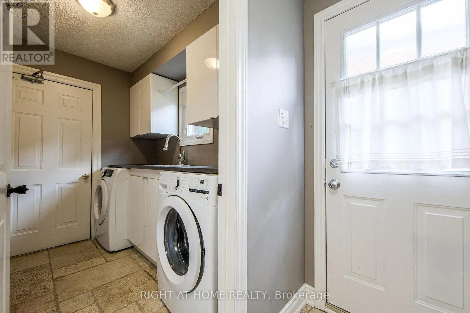 1020 ROXBOROUGH DRIVE