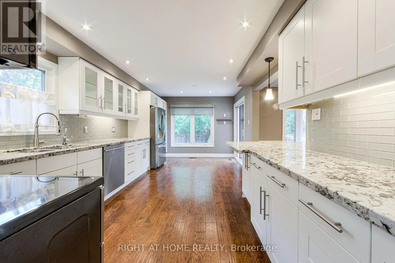 1020 ROXBOROUGH DRIVE