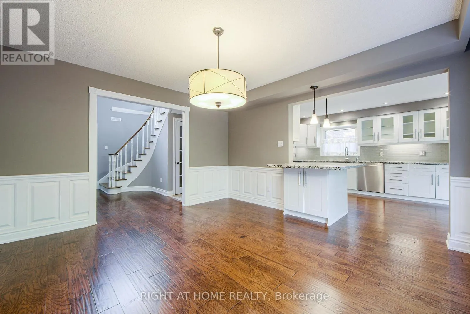 1020 ROXBOROUGH DRIVE