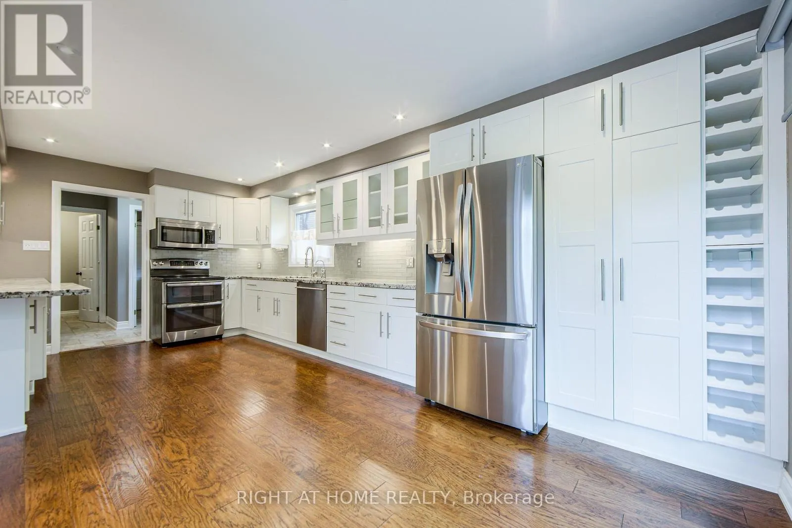 1020 ROXBOROUGH DRIVE