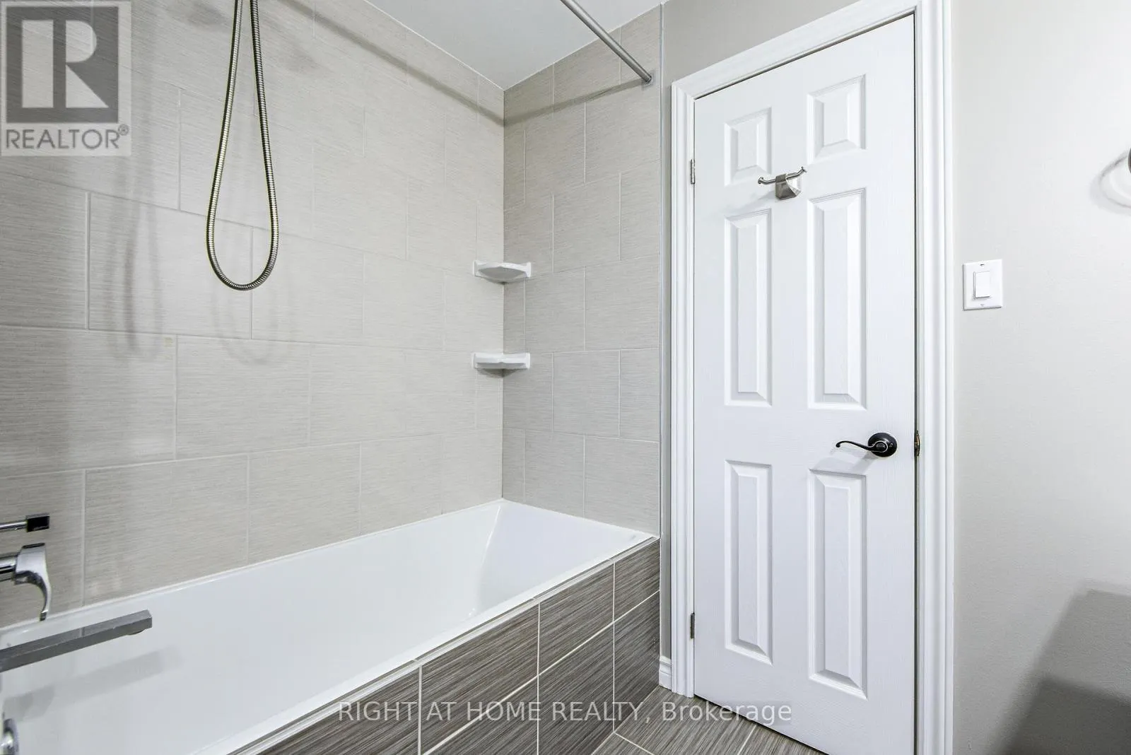 1020 ROXBOROUGH DRIVE