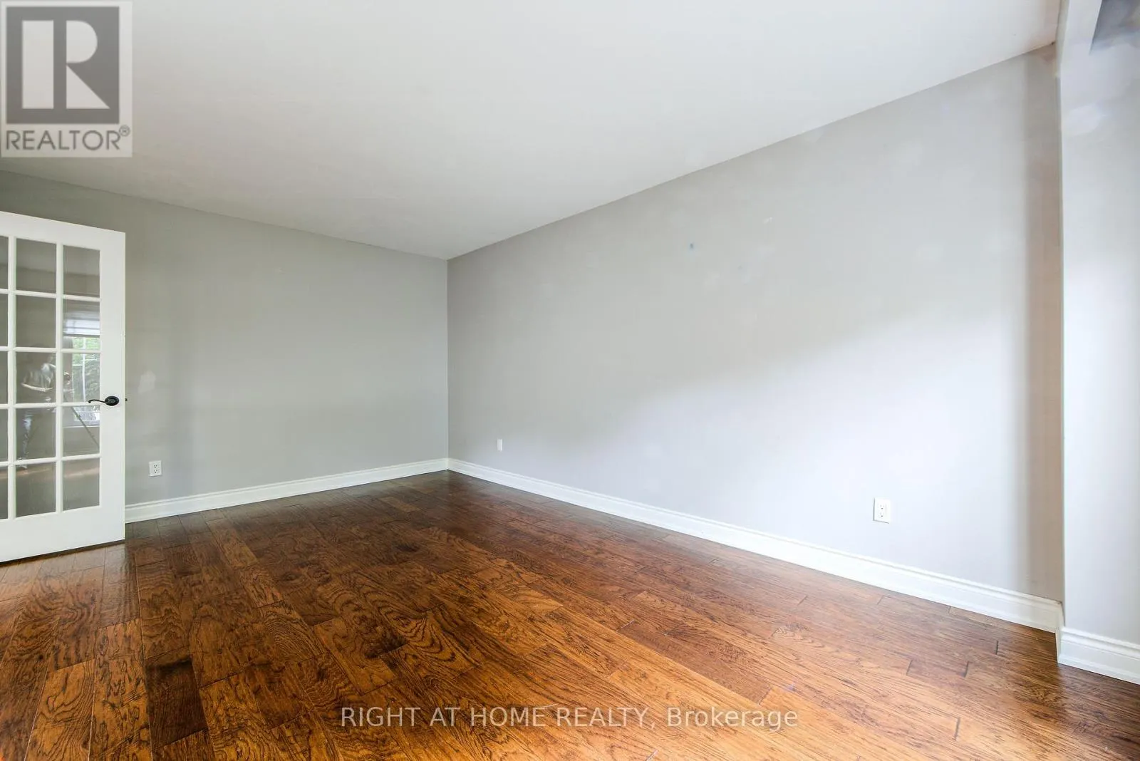 1020 ROXBOROUGH DRIVE