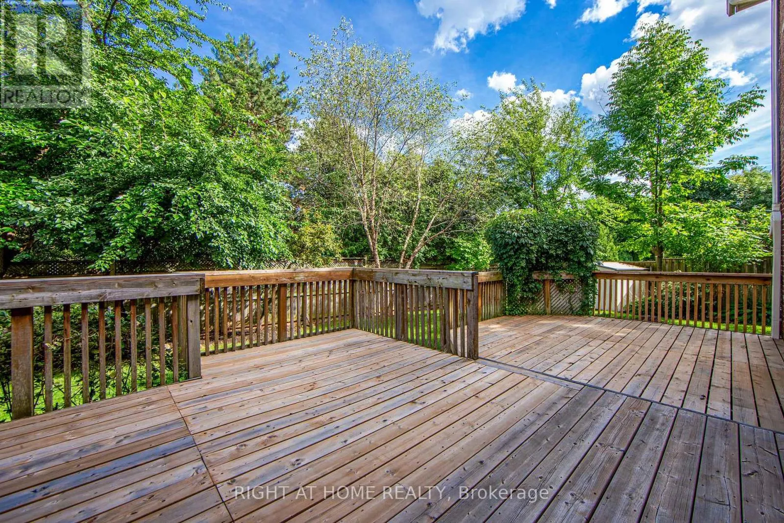 1020 ROXBOROUGH DRIVE