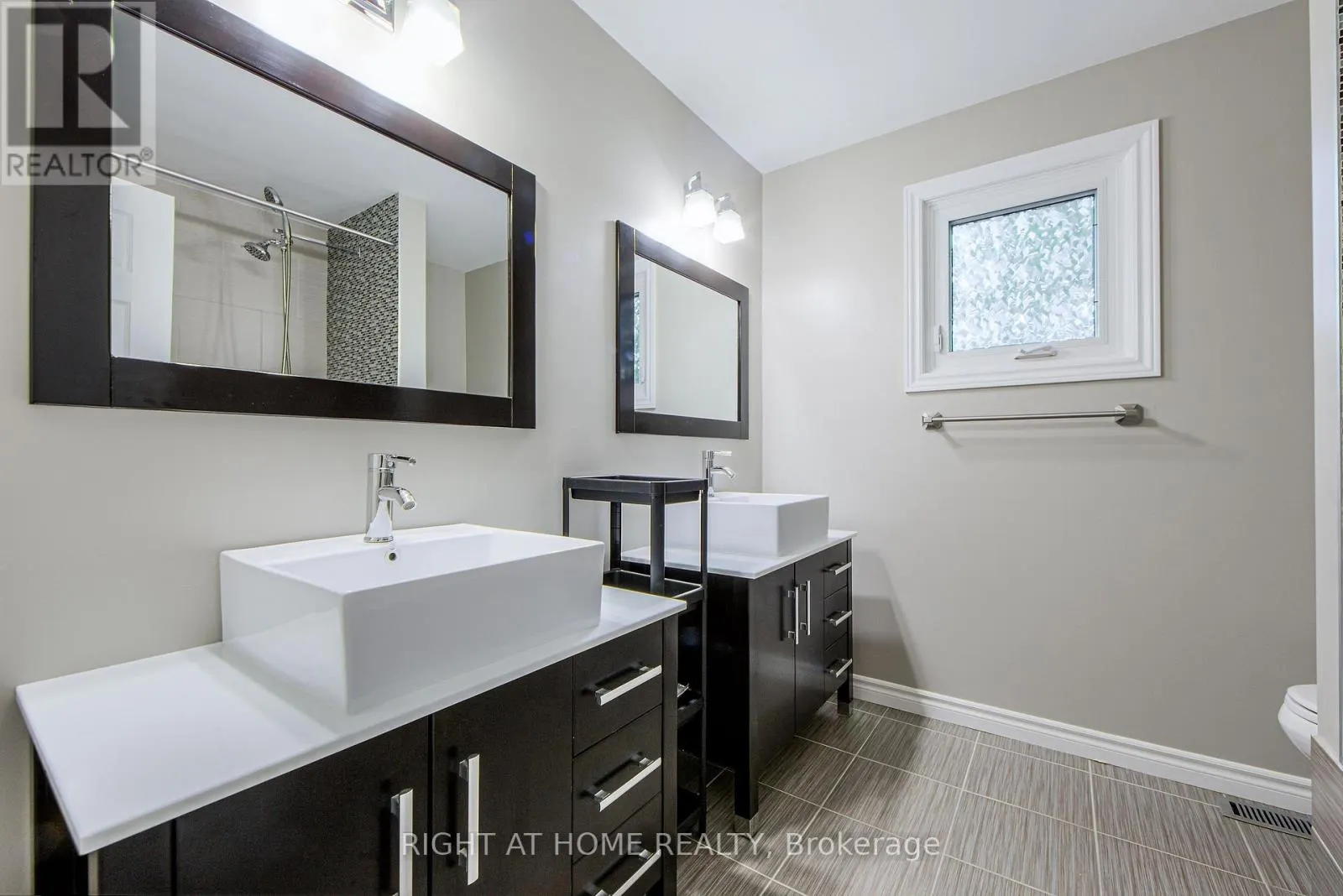 1020 ROXBOROUGH DRIVE