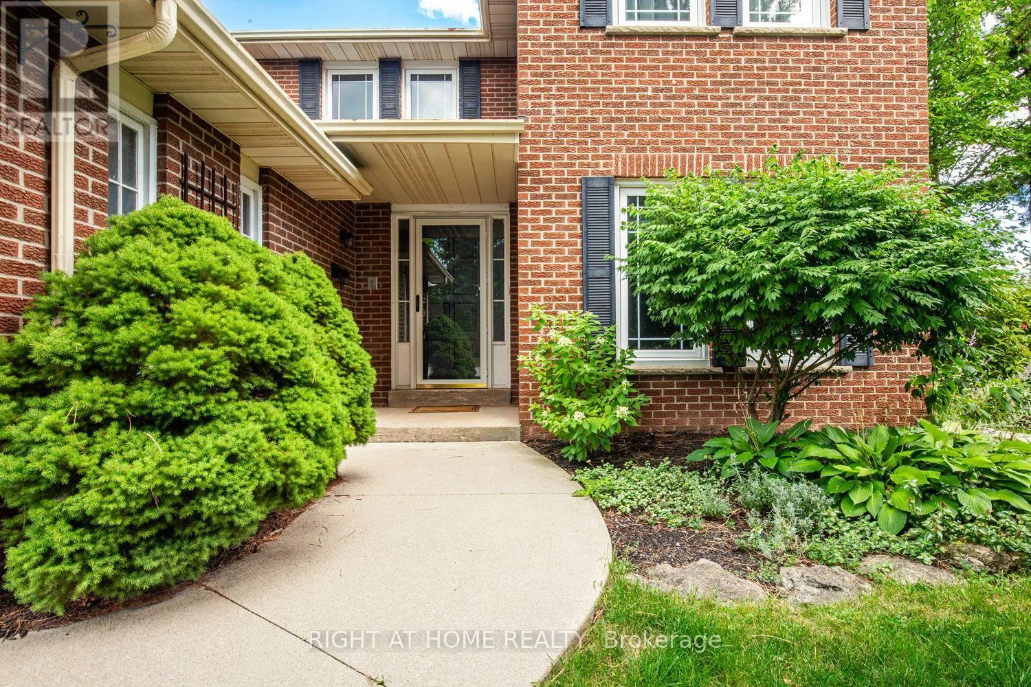 1020 ROXBOROUGH DRIVE