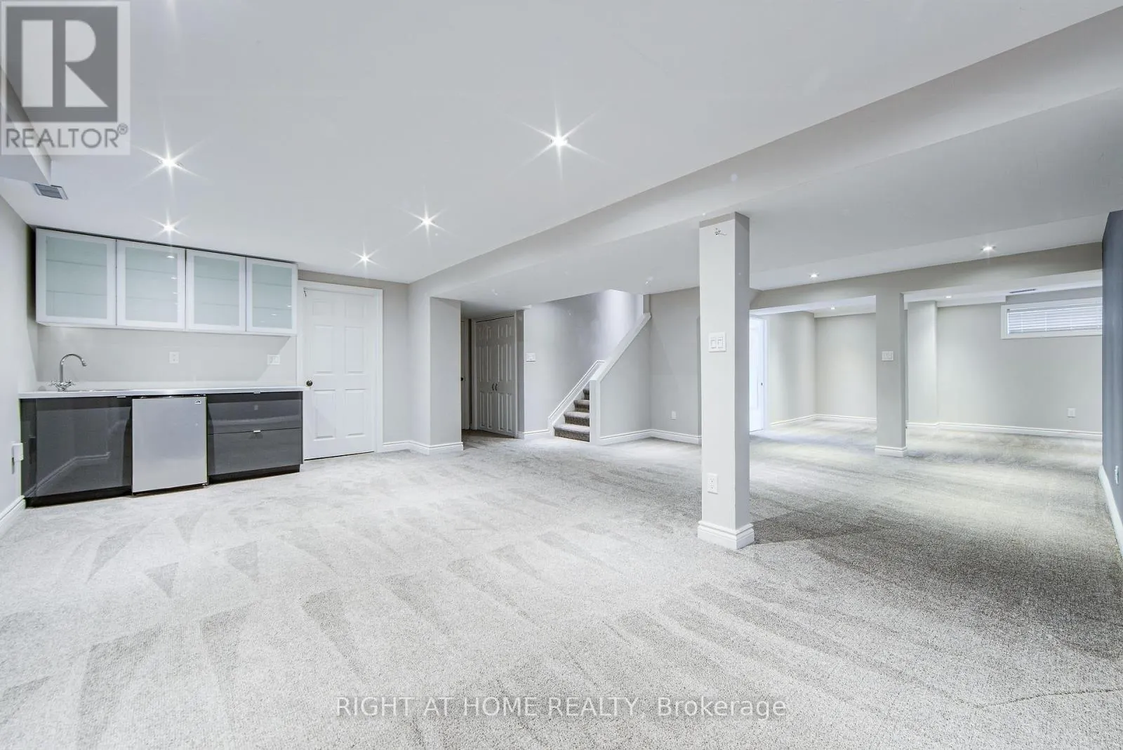 1020 ROXBOROUGH DRIVE