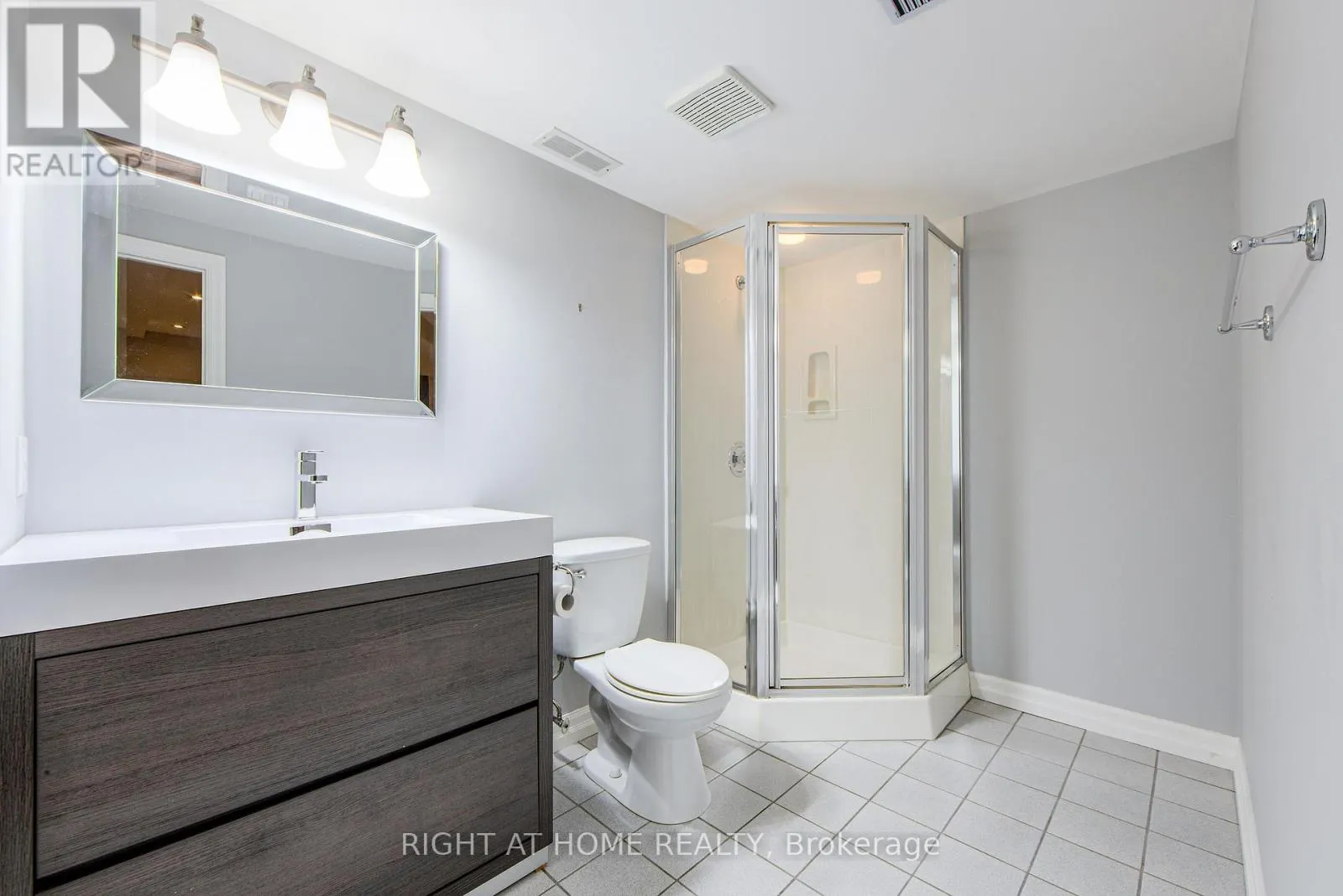 1020 ROXBOROUGH DRIVE