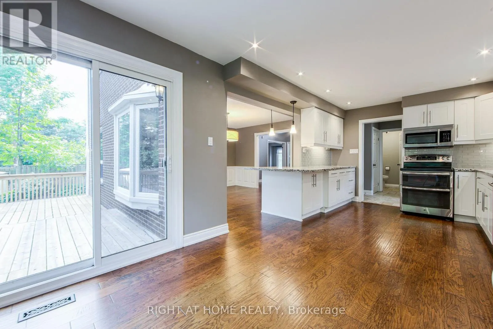 1020 ROXBOROUGH DRIVE