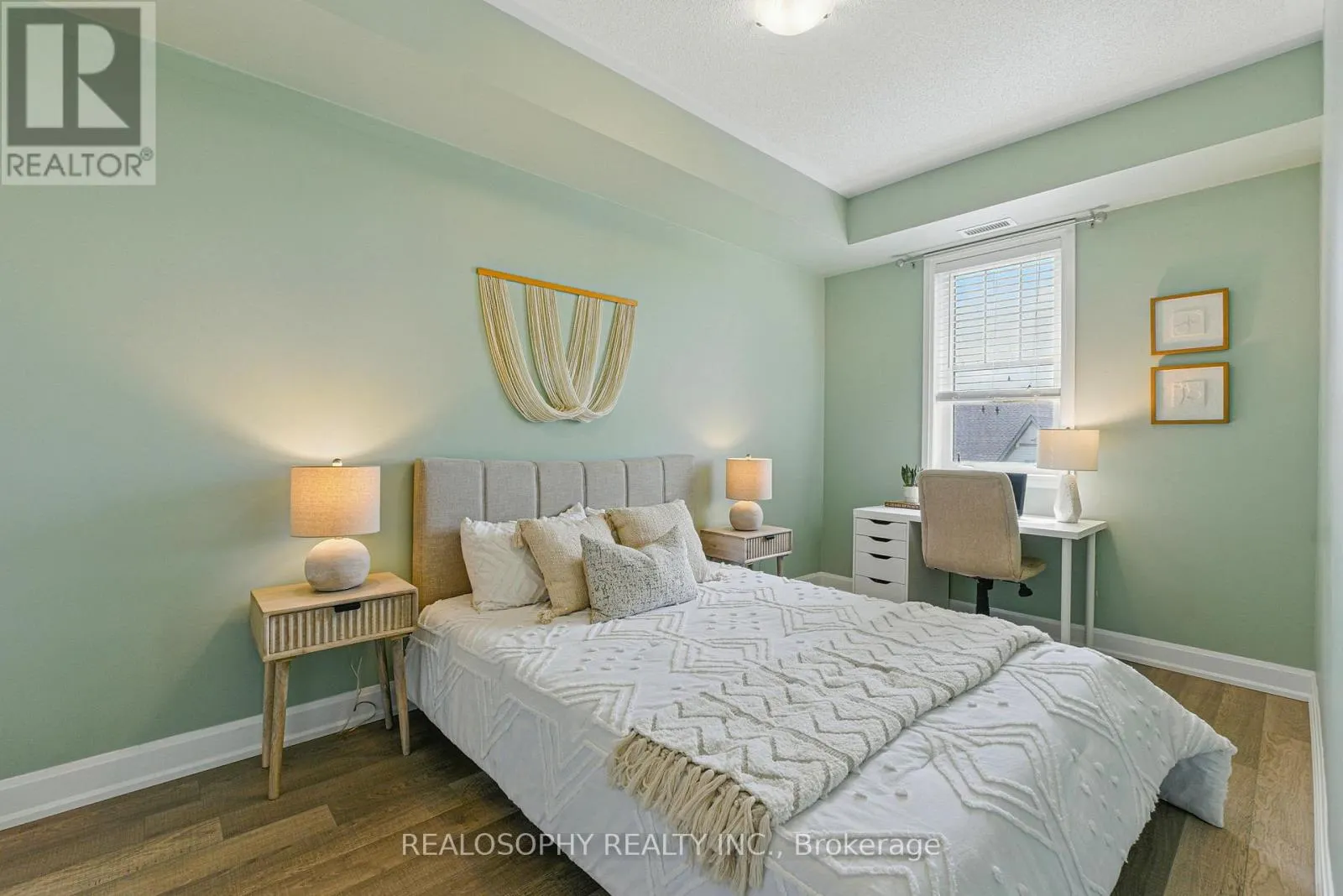 304 - 2333 SAWGRASS DRIVE