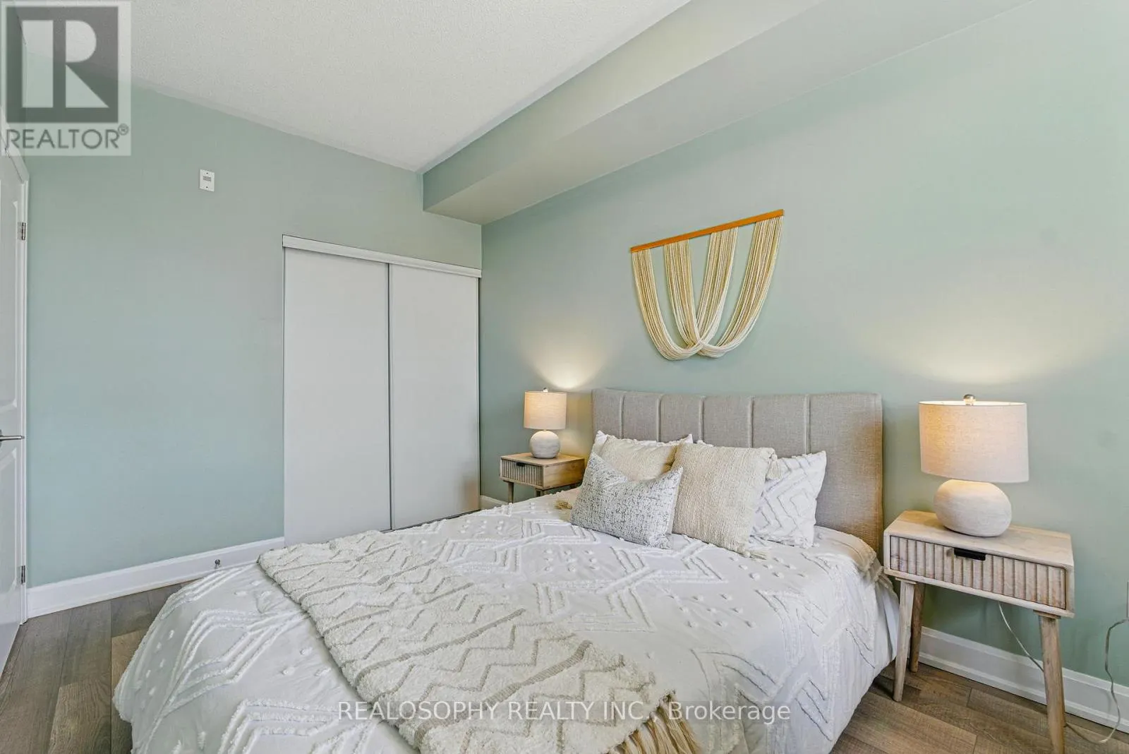 304 - 2333 SAWGRASS DRIVE