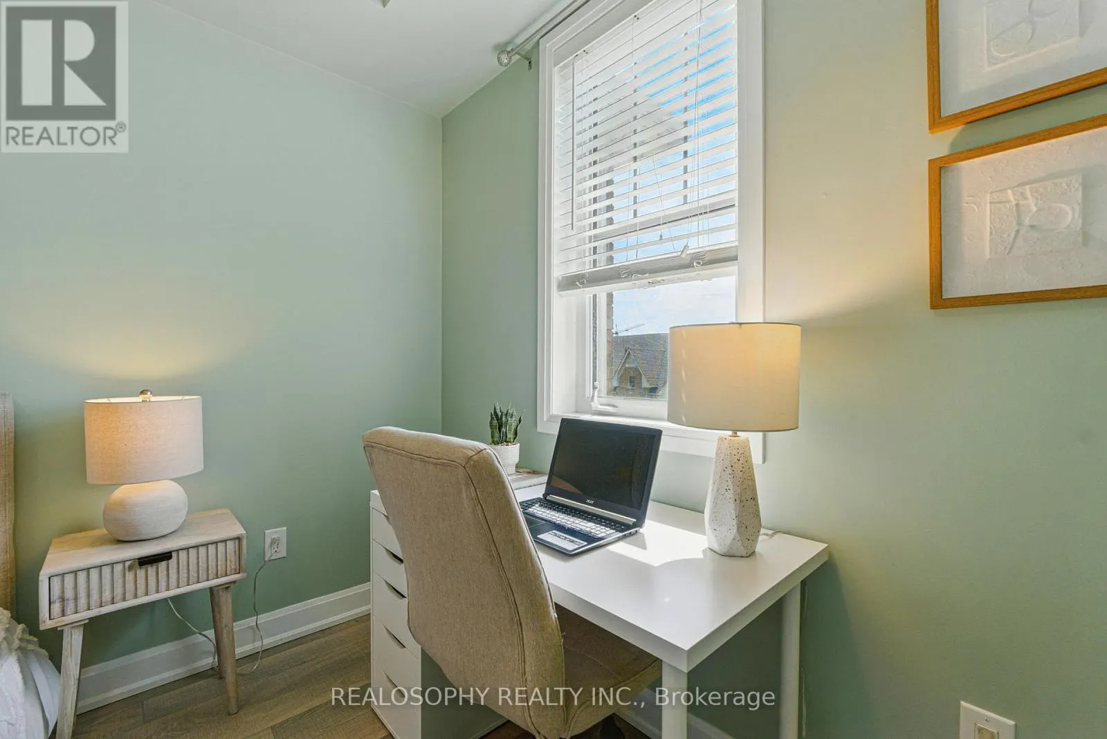 304 - 2333 SAWGRASS DRIVE