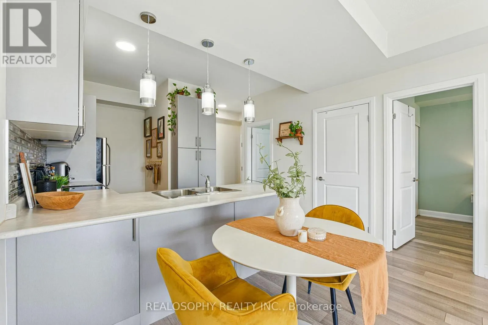 304 - 2333 SAWGRASS DRIVE