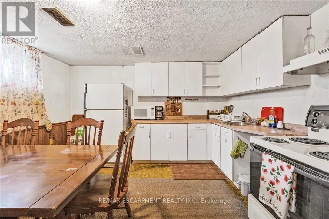 1196 DOWLAND CRESCENT