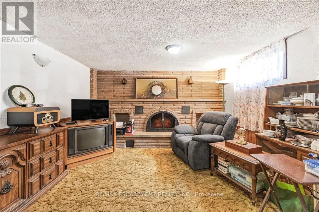 1196 DOWLAND CRESCENT