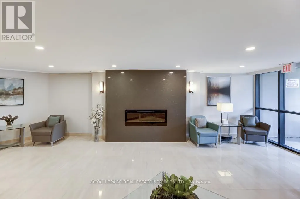 704 - 95 LA ROSE AVENUE