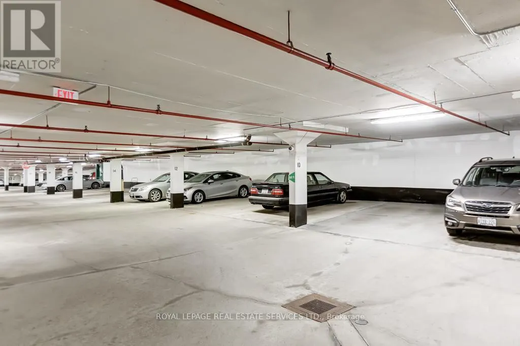 704 - 95 LA ROSE AVENUE