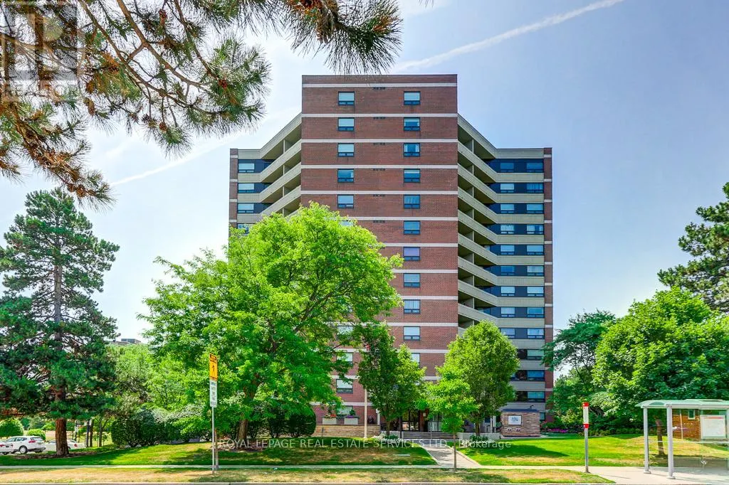 704 - 95 LA ROSE AVENUE