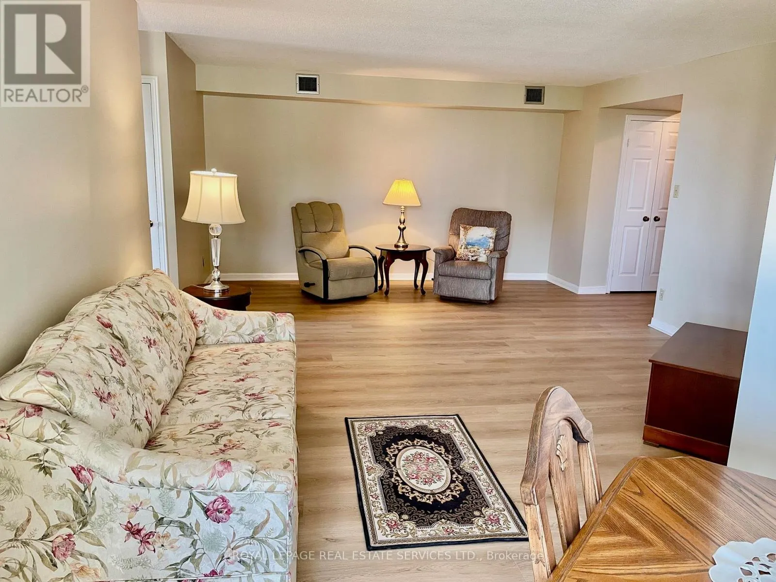 704 - 95 LA ROSE AVENUE