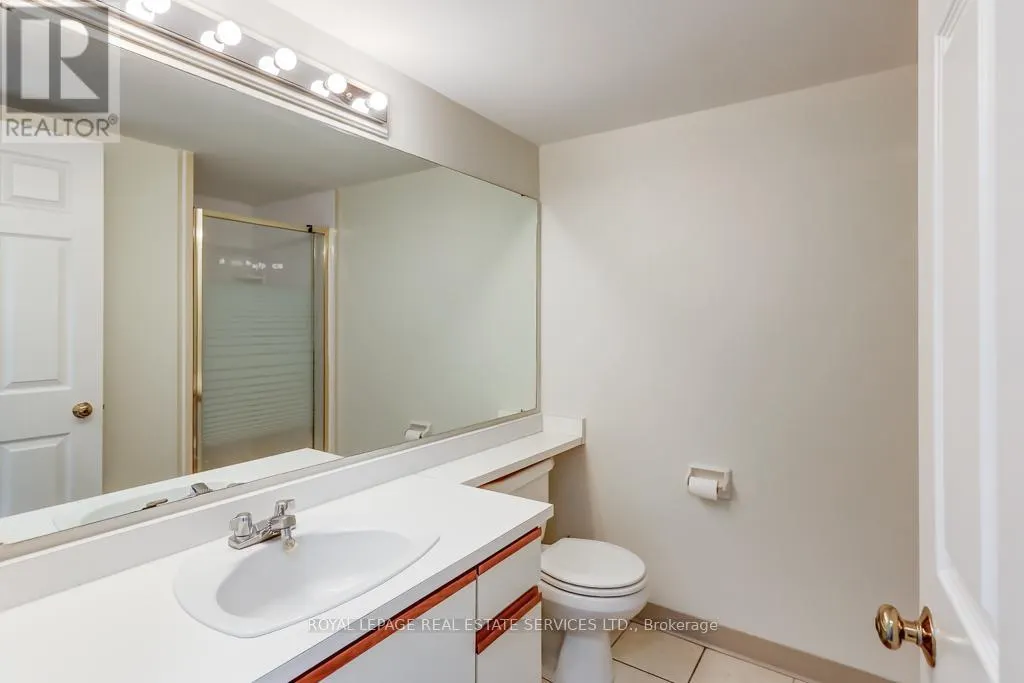 704 - 95 LA ROSE AVENUE