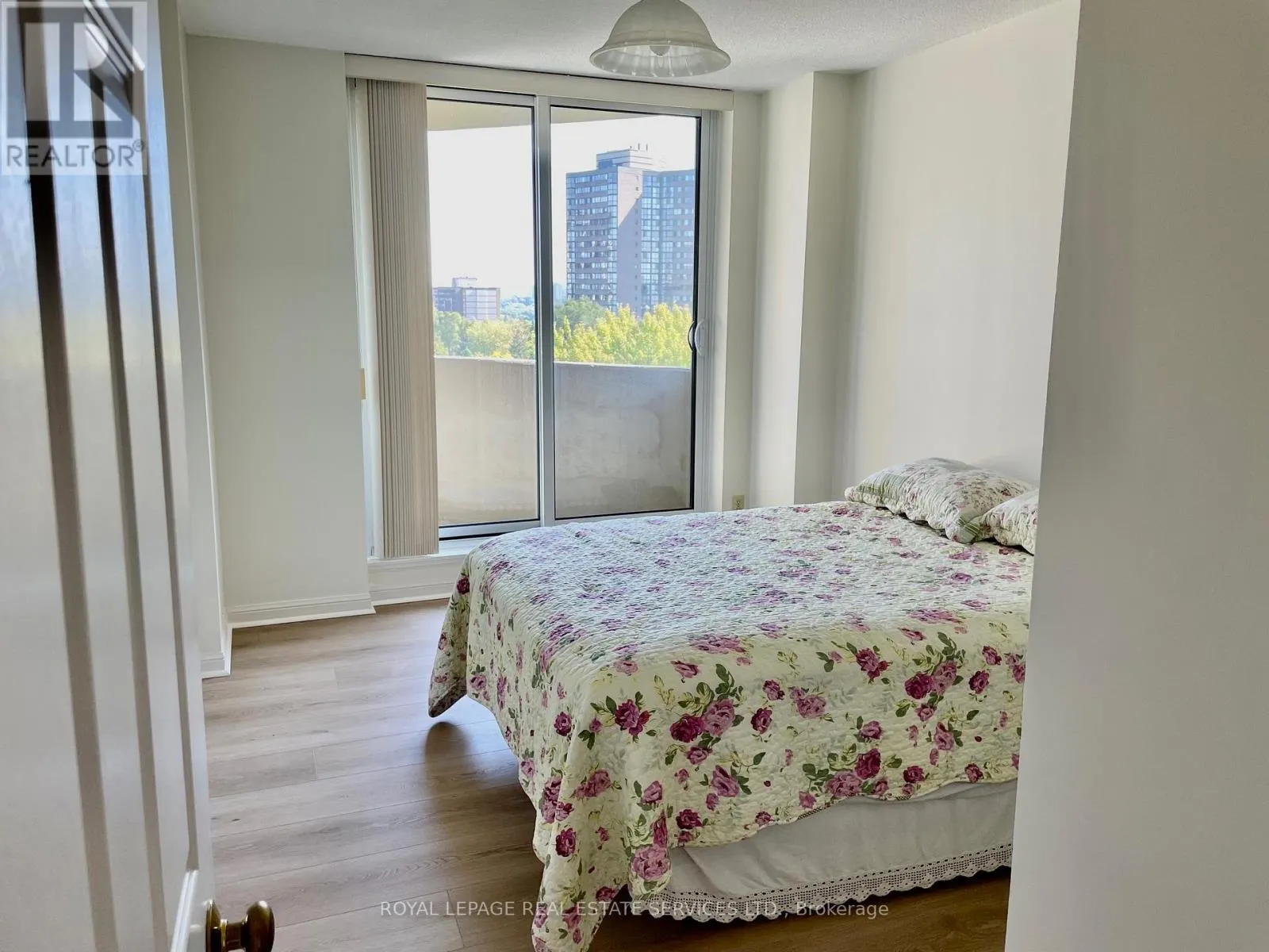 704 - 95 LA ROSE AVENUE