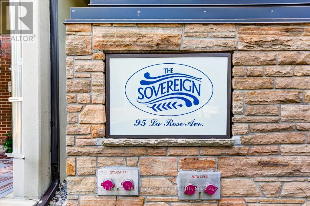 704 - 95 LA ROSE AVENUE