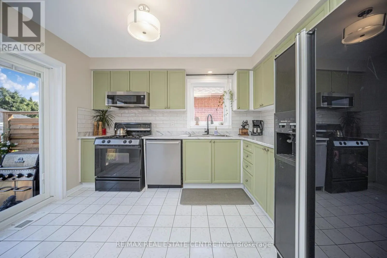 19 SILKWOOD CRESCENT