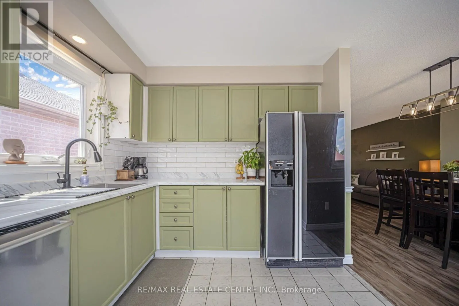 19 SILKWOOD CRESCENT