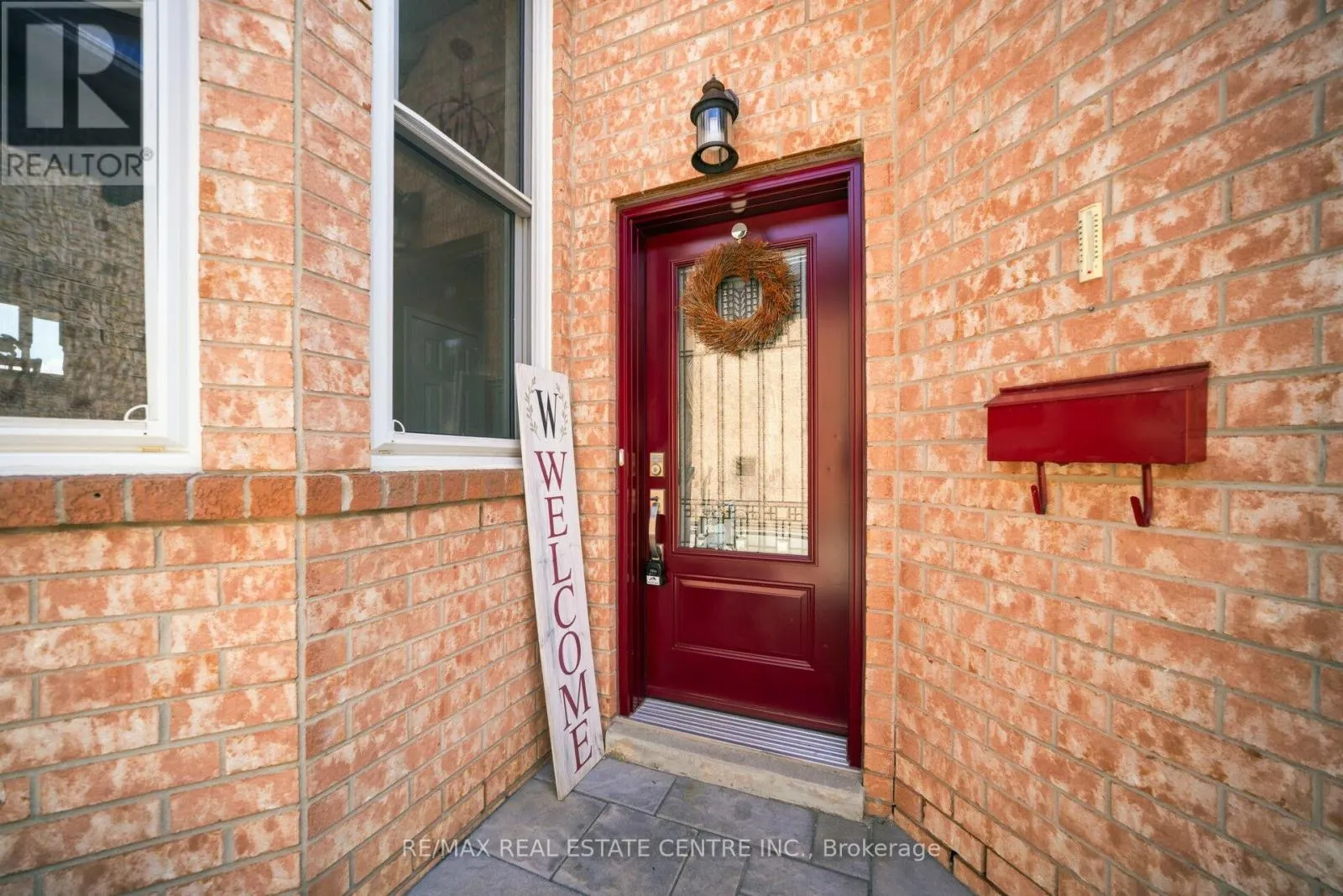 19 SILKWOOD CRESCENT