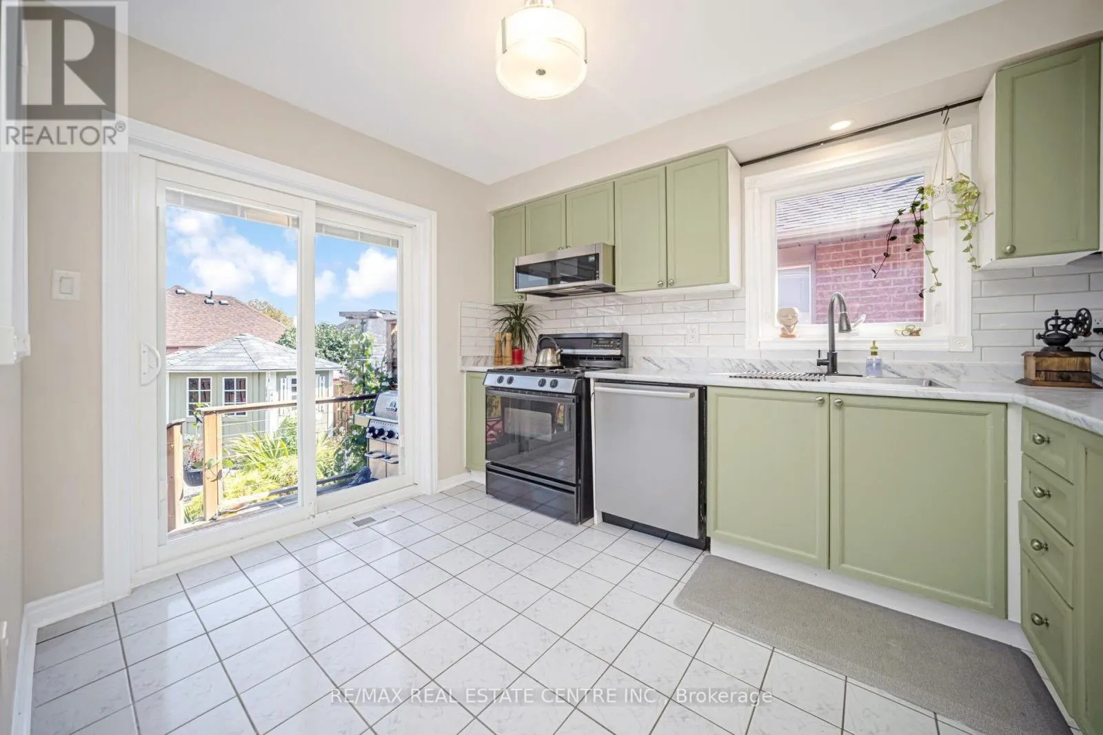 19 SILKWOOD CRESCENT