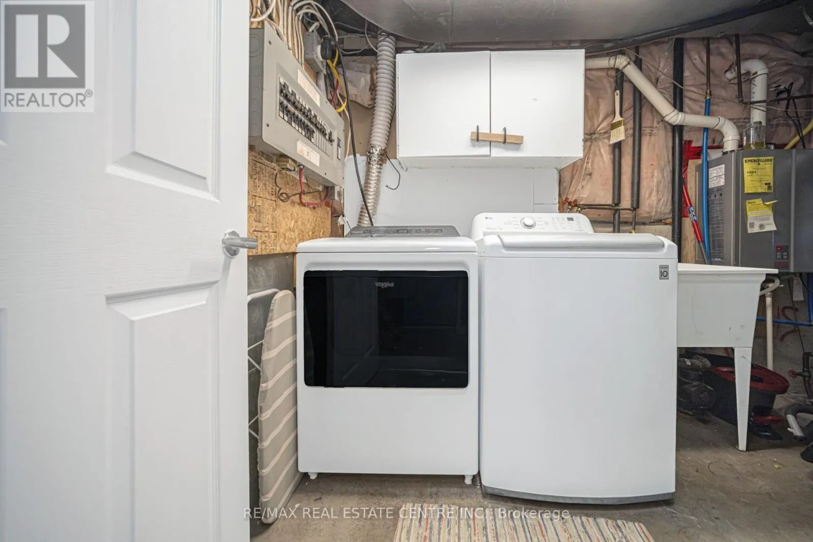 19 SILKWOOD CRESCENT